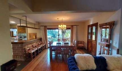 Casa com 4 dormitórios no Saint Moritz