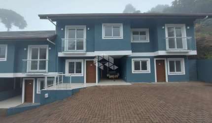 Casa geminada 86m² , 2 suítes, localizada no bairro Sesi