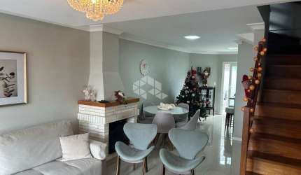 Casa Geminada com três dormitórios