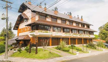 A venda apartamento de 2 dormitórios sendo 1 suíte, lacalizado no bairro Planalto em Gramado.