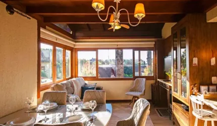 A venda apartamento de 3 dormitórios sendo 1 suíte, localizado em Gramado.