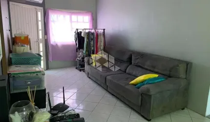 Casa de 2 dormitórios térrea com piscina a venda em Canoas!