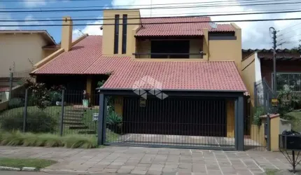 Casa de 5 dormitórios no Morro do Espelho em São Leopoldo.