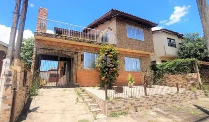 Casa em com 6 dormitórios, 5 vagas de garagem em Canoas Bairro estância Velha.