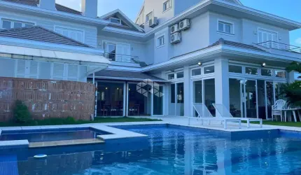 CASA EM CONDOMÍNIO ALTO PADRÃO, 4 DORMITÓRIOS, 3 SUÍTES E 4 BOX!