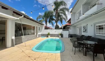 Sobrado de 4 dormitórios, 1 no térreo, piscina, 4 vagas, no Bairro Bela Vista em Canoas!