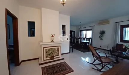 Casa com 3 suítes e 197 privativos no Bairro Marechal Rondon/ Canoas.