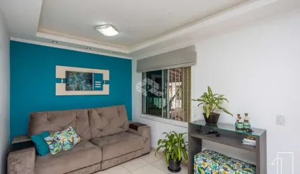 Casa em condomínio de 3 dormitórios, transformados em 2, com 2 banheiros, living integrado de sala estar/ jantar, cozinha, churrasqueira.