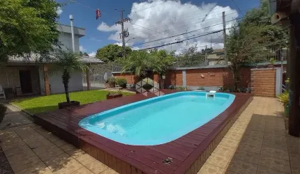 Casa/Sobrado com 3 dormitórios, 2 Salas, sendo 1 com lareira, 3 banheiros, Piscina e Quiosque com Churrasqueira. No bairro Igara/Canoas.