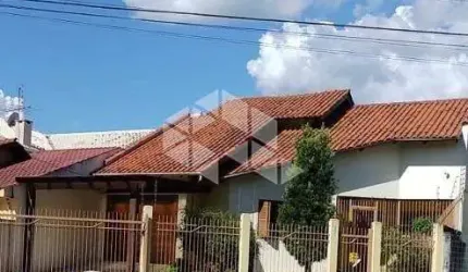 Casa no bairro Estância Velha com 3 dormitórios, 2 banheiros, 2 vagas.