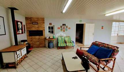 Casa de 3 dormitórios, sala de estar e jantar, aceita financiamento no Bairro Rio Branco/Canoas.