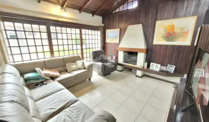Casa/ Sobrado 3 dormitórios, com closet, sendo 1 suíte, sala, lareira no Bairro Nossa Senhora das Graças