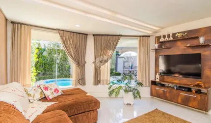 Casa com 04 quartos com sacada sendo 2 suítes com closet. À venda no bairro Marechal Rondon/Canoas. Aceita FGTS e pode ser financiado