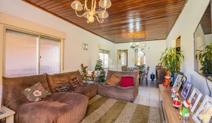 Casa térrea com 3 dormitórios, aceita financiamento, no bairro Niterói/Canoas.