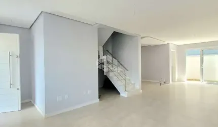 Casa Sobrado no Bairro Moinhos de Vento com 3 dormitórios, suíte, closet, suíte americana, lavabo, churrasqueira, 2 vagas.