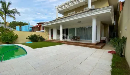 Sobrado com 4 (quatro) dormitórios 1 suíte, aceita financiamento, no Bairro Jardim do Lago.