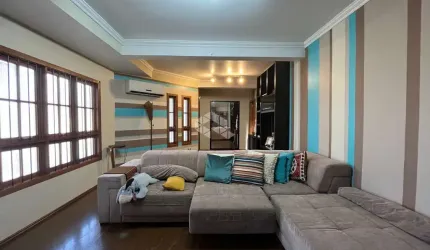 Casa  com 4 dormitórios, sendo um  suíte com sacada ,  4 vagas, em um terreno 10X30 , com piscina e amplo pátio,  bairro Bela vista, Canoas
