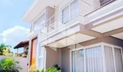 Casa/sobrado 3 dormitórios, 3 suites, lareira, churrasqueira, pátio, 5 vagas de garagem. A venda no Bairro Igara/Canoas!