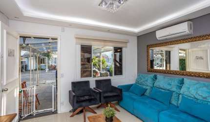 Sobrado de 3 dormitórios, sala de estar e jantar no Bairro Rio Branco/Canoas.