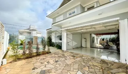 Casa/sobrado  3 dormitórios, 3 banheiros, 1 suíte/closet, sacada, cozinha integrada, sacada, pátio com piscina.No Bairro Moinhos de Vento- Canoas