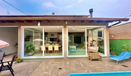 Casa Térrea, 3 dormitórios, 1 suíte master, pátio com piscina. No bairro bela vista na cidade de Canoas, aceita Financiamento bancário.