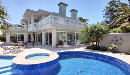 CASA EM CONDOMÍNIO XANGRI-LÁ!