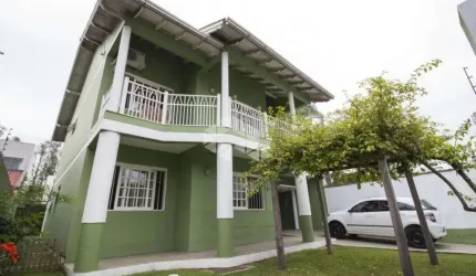 Casa à venda em Canoas com 3 dormitórios, financiamento e espaço gourmet próximo ao ParkShopping