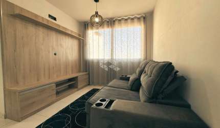 Apartamento mobiliado, 2 dormitórios, sendo uma suíte, vaga de garagem coberta. Aceita Financiamento Bancário e FGTS.