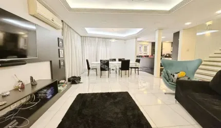 Casa com 4 dormitórios, 1 suíte master, no Bairro Bela vista, próxima ao Park Shopping, na cidade de Canoas. Aceita propostas e Financiamento bancário
