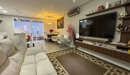 Casa reformada com 3 dormitórios, 1 suíte, 2 vagas de garagem cobertas, no bairro Igara, na cidade de Canoas. Aceita Financiamento Bancário e FGTS.