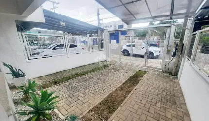 Sobrado com 3 dormitorios, sendo 1 suite em Canoas/RS.