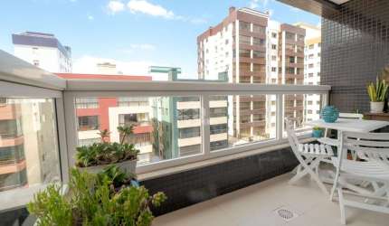Luxuoso apartamento 01 dormitório, sacada de frente pronto para morar centro de Capão da Canoa RS