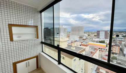 Apartamento de 01 dormitório/quarto/sacada/andar alto/centro/próximo a praça