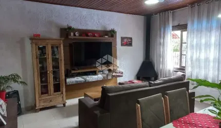 Casa 2 dormitórios com piscina