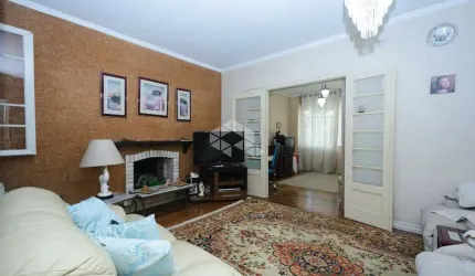 Casa/sobrado, amplo terreno, Medianeira