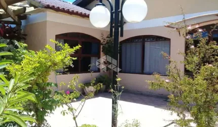 Casa de 02 dormitórios no Bairro Ponta Grossa.