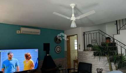 Casa dois dormitórios, duas suítes, reformada, À Venda, na divisa dos bairros Santana/Partenon Porto Alegre.