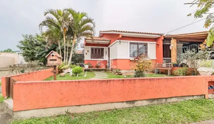 Casa de esquina no bairro Hípica, Moradas do Sul, com 3 dormitórios e 2 vagas