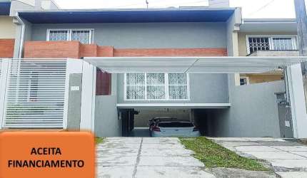 Sobrado com 3 quartos e 4 banheiros no bairro Tingui.