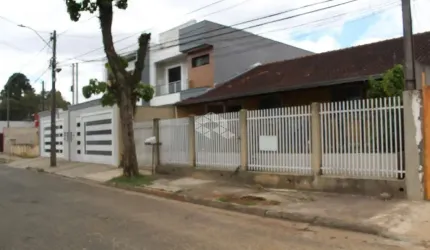 Casa com 3 quartos 2 banheiros no bairro Afonso Pena, em São José dos Pinhais.