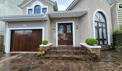 Casa Sobrado com 5 quartos e 420m² para vender por R$ 1.590.000
