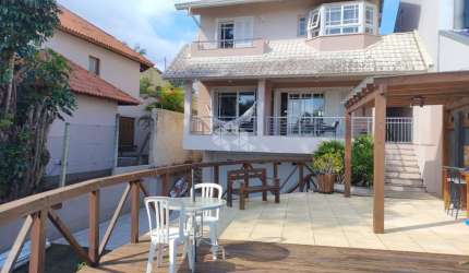 Casa 3 dormitorios com 1 Suite.