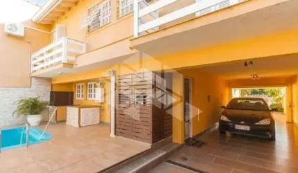 Casa de 4 quartos sendo 3 suítes no bairro Ipanema.