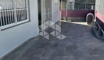 CASA DE 03 DORMITÓRIOS NO BAIRRO CRUZEIRO EM CAXIAS DO SUL/RS