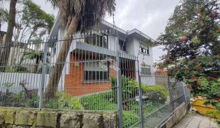Casa com 05 dormitórios no Bairro Marechal Floriano em Caxias do Sul