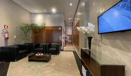 Apartamento de um dormitório com terraço.