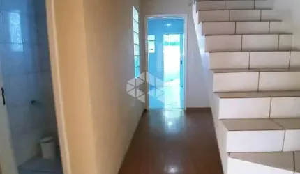 Sobrado entrada individual com 2 dormitórios com 1 vaga coberta no bairro São José em Caxias do Sul