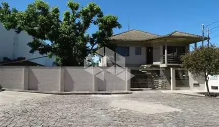 Casa com 03 dormitórios no bairro Colina Sorriso em Caxias do Sul