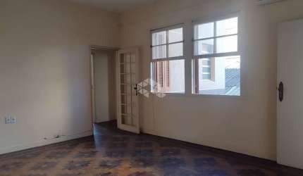 Apartamento 2 dormitórios com box escriturado na Avenida Independência em Porto Alegre.