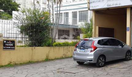 Casas à venda em terreno na Zona Sul